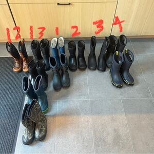 Kids big boots - size 12 to youth 4